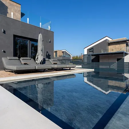 Porta Iv - Infinity Pool Bbq Luxury Balatonalmádi
